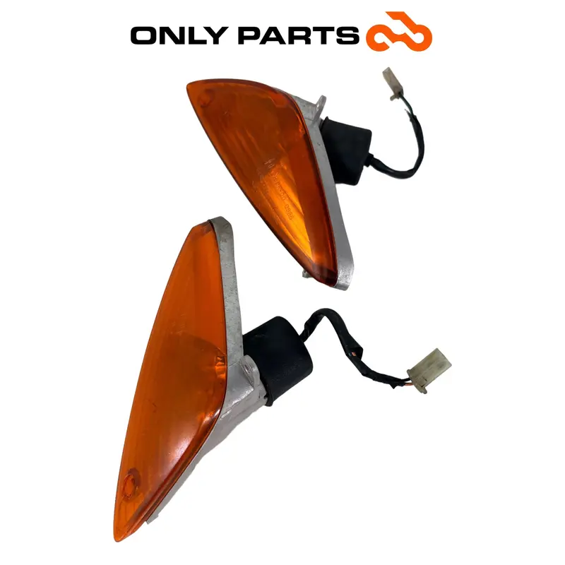 COPPIA FRECCE INDICATORI DIREZIONE ANTERIORI HONDA SH 150 2002 / FRONT BLINKERS