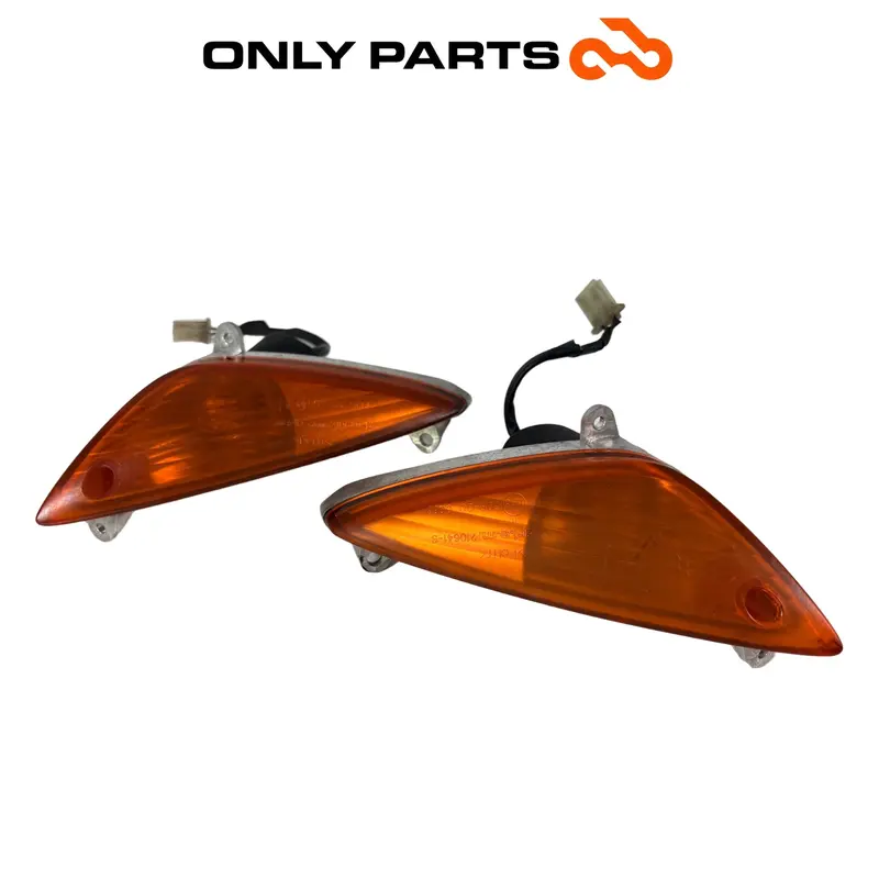 COPPIA FRECCE INDICATORI DIREZIONE ANTERIORI HONDA SH 150 2002 / FRONT BLINKERS — 2