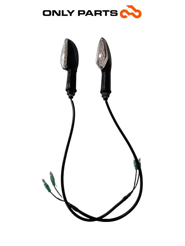 COPPIA FRECCE ANTERIORI LED QUADRO 350 S 2013 INDICATORI DI DIREZIONE / ARROW — 2