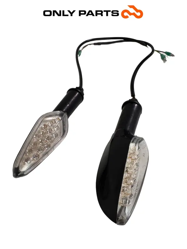 COPPIA FRECCE ANTERIORI LED QUADRO 350 S 2013 INDICATORI DI DIREZIONE / ARROW — 5