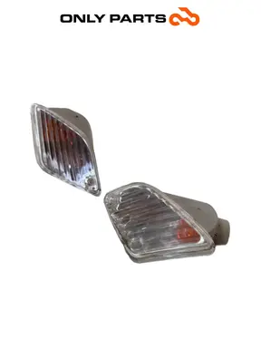 Coppia frecce posteriori Piaggio Vespa GT 200cc 2003 Viola usato — foto reale 3