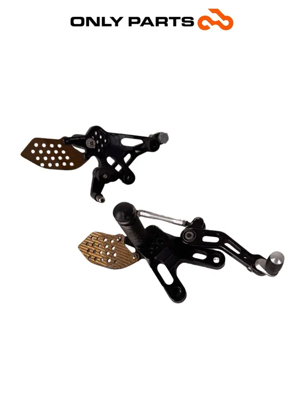 Coppia Pedane Guidatore AFTERMARKET KTM Super Duke 990cc 2006 Difetto in foto