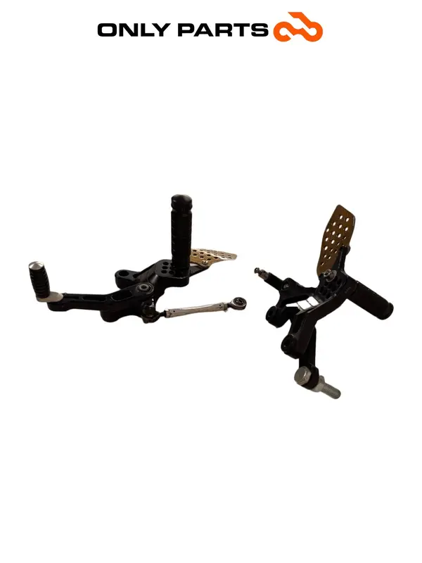 Coppia Pedane Guidatore AFTERMARKET KTM Super Duke 990cc 2006 Difetto in foto — 4
