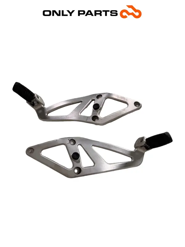 COPPIA PEDANE PASSEGGERO KTM SUPERDUKE 990cc 2006 REAR FOOTPEGS OEM 61003049000 — 3