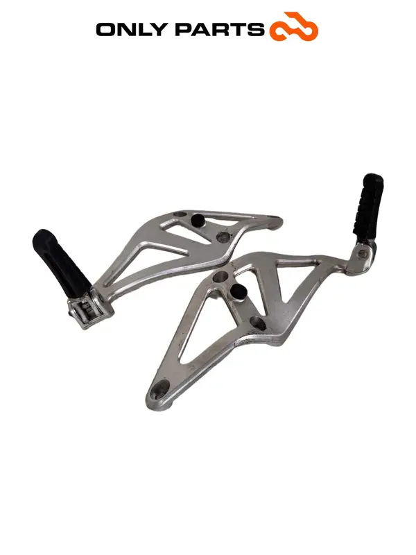 COPPIA PEDANE PASSEGGERO KTM SUPERDUKE 990cc 2006 REAR FOOTPEGS OEM 61003049000 — 5