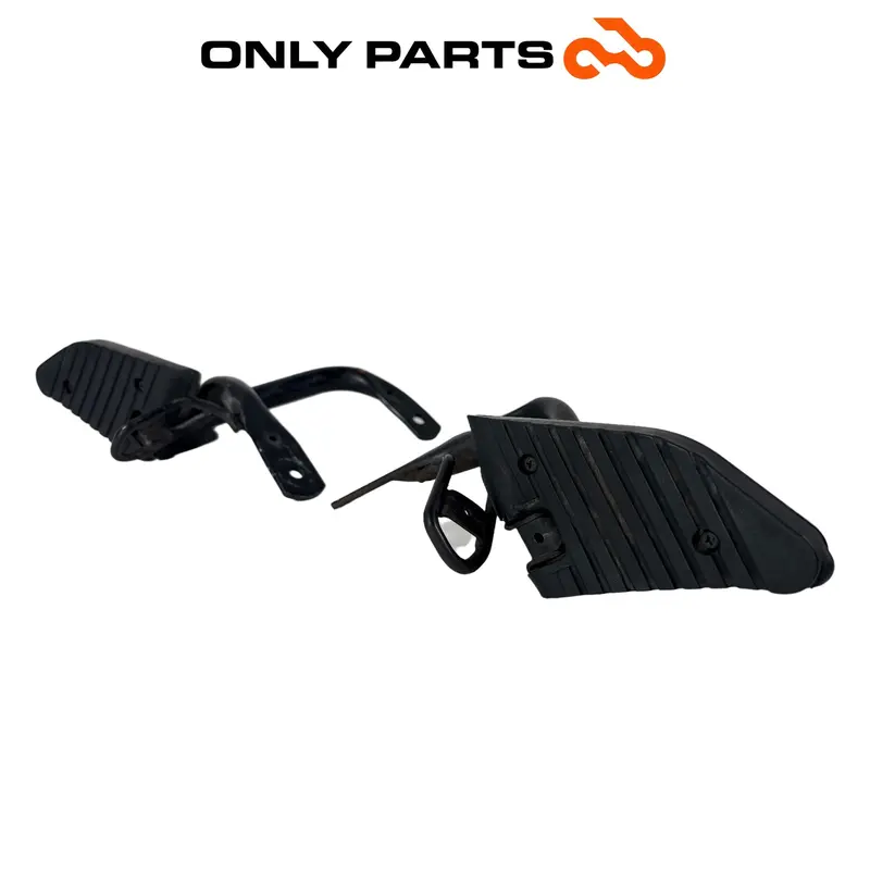 COPPIA PEDANE POGGIAPIEDI PASSEGGERO POSTERIORI HONDA SH 150 2002 / FOOTRESTS — 3