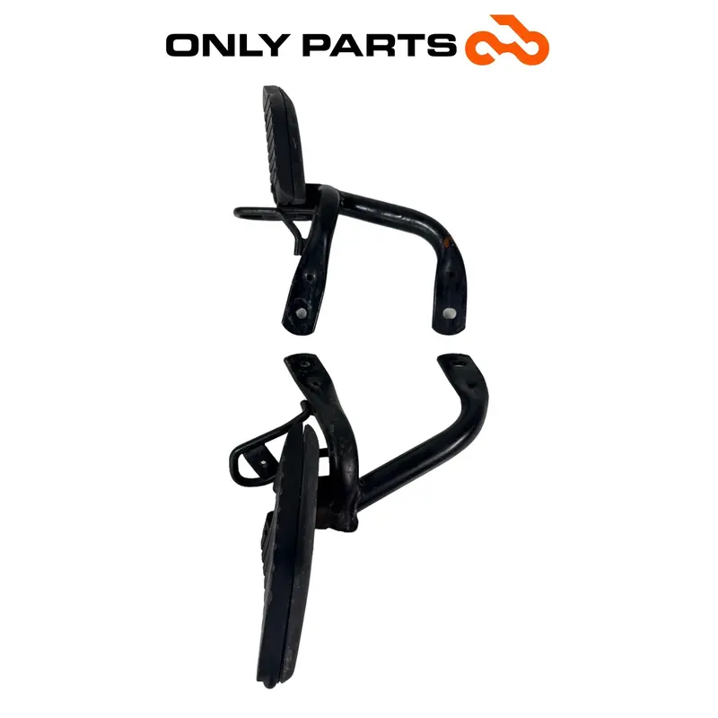 COPPIA PEDANE POGGIAPIEDI PASSEGGERO POSTERIORI HONDA SH 150 2002 / FOOTRESTS — 4