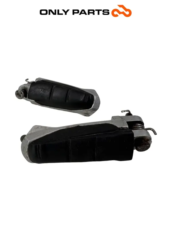 COPPIA PEDANE POGGIAPIEDI PILOTA ANTERIORI BMW F 650 CS 2001 FRONT FOOTRESTS OEM — 2