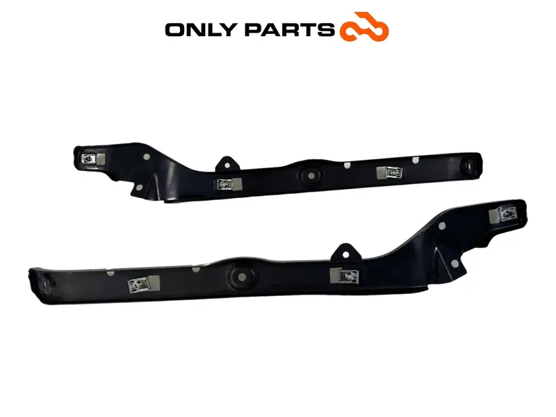 COPPIA STAFFE TELAIO SUPPORTO PEDANA PIAGGIO MP3 250 2009 FOOTREST BRACKETS OEM