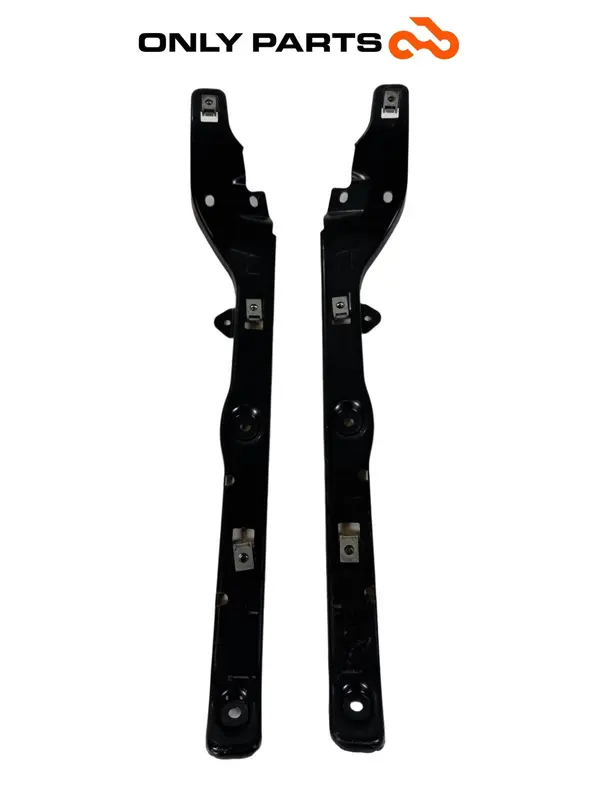 COPPIA STAFFE TELAIO SUPPORTO PEDANA PIAGGIO MP3 250 2009 FOOTREST BRACKETS OEM — 3