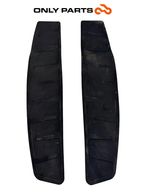 COPPIA TAPPETINI PEDANA GOMMA POGGIAPIEDI PIAGGIO MP3 250 2009 / FLOOR MATS OEM — 2