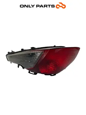 Fanale posteriore con frecce integrate, portalampada e cablaggio Kymco People GTi 300cc 2014 Bianco usato — foto reale 4