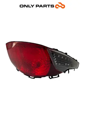 Fanale posteriore con frecce integrate, portalampada e cablaggio Kymco People GTi 300cc 2014 Bianco usato — foto reale 6