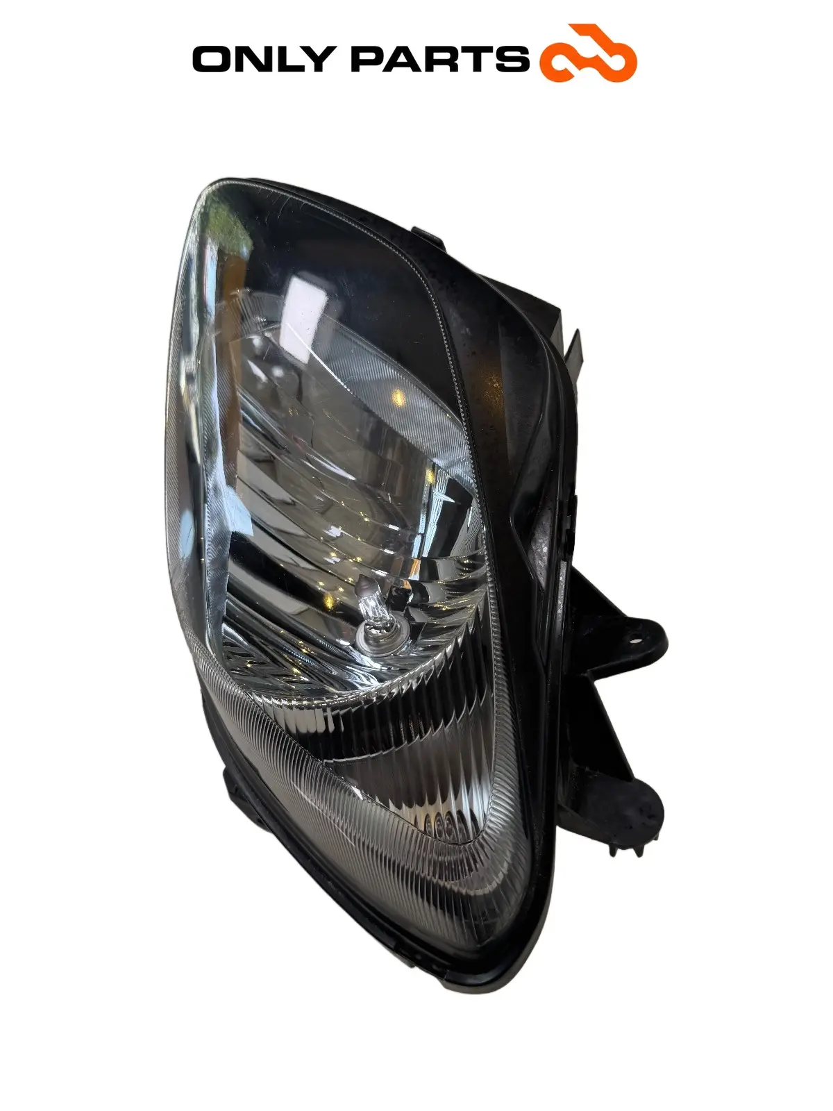 Faro anteriore SX Suzuki Burgman 650cc 2010 Bianco usato — foto reale 3