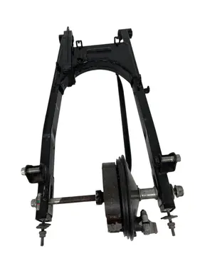 Forcellone posteriore + perno ruota posteriore Honda CBF 125cc 2009 Nero usato — foto reale 2