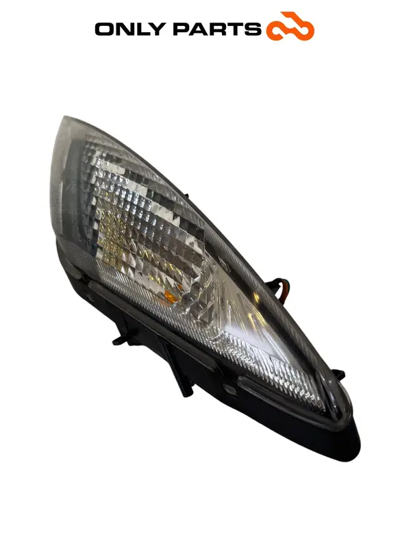 Indicatore di direzione anteriore sinistro con luce di posizione — 4