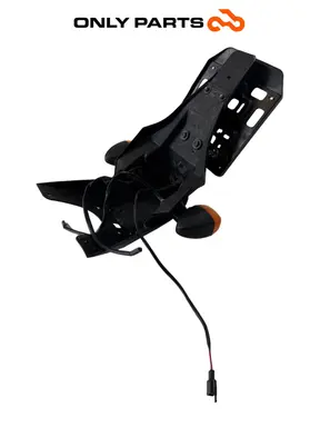 Portatarga + coppia frecce posteriori Kawasaki Z 750cc 2004 Nera usato — foto reale 9
