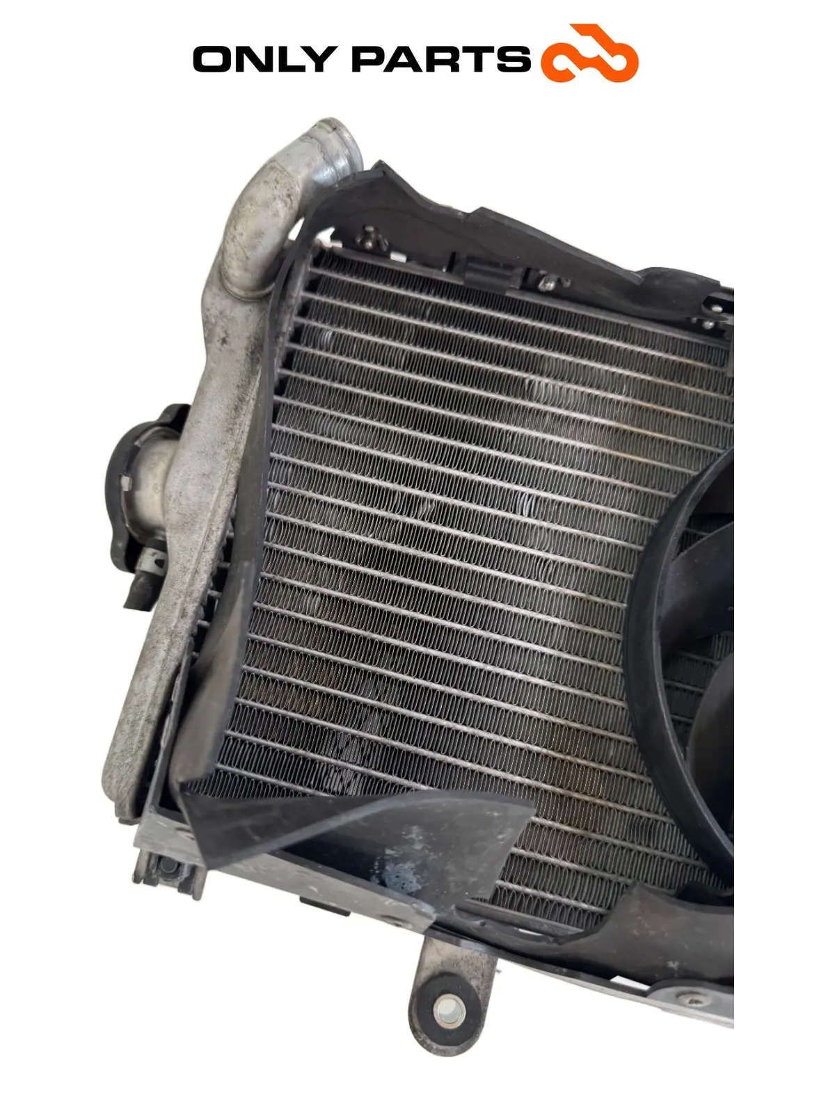 Radiatore acqua Suzuki Burgman 650cc 2010 Bianco usato — foto reale 11