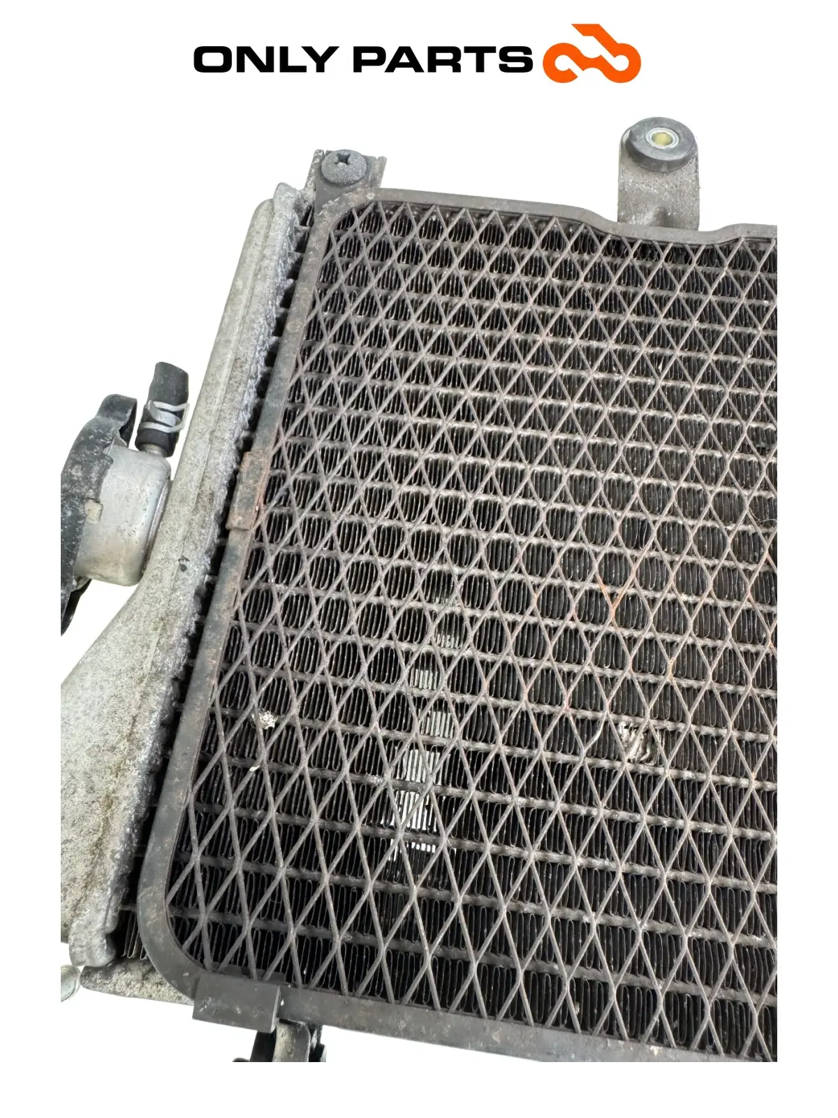 Radiatore acqua Suzuki Burgman 650cc 2010 Bianco usato — foto reale 9