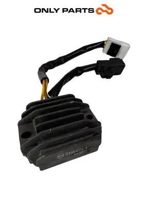 Regolatore di tensione Piaggio Vespa Lx 125cc 2011 Nero usato — foto reale 1