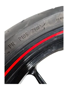 Ruota posteriore completa KTM Duke 200cc 2012 Arancione usato — foto reale 15