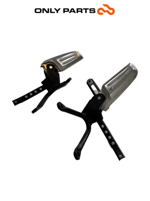 COPPIA PEDANE POSTERIORI PASSEGGERO HONDA PCX 125 2011 REAR FOOTREST FOOTPEG SET — 4