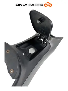 Tunnel Centrale / sportello tappo benzina Piaggio MP3 250cc 2009 Grigio usato — foto reale 9