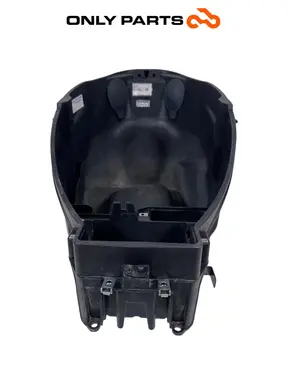 Vano sottosella / vasca portacasco Piaggio Beverly Police 300cc 2018 Nero usato — foto reale 2