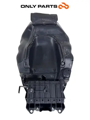 Vano sottosella / vasca portacasco Piaggio Beverly Police 300cc 2018 Nero usato — foto reale 3