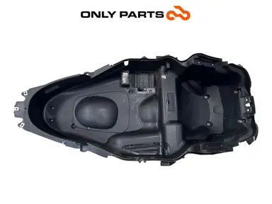 Vano sottosella / vasca portacasco Piaggio MP3 250cc 2009 Grigio usato — foto reale 1