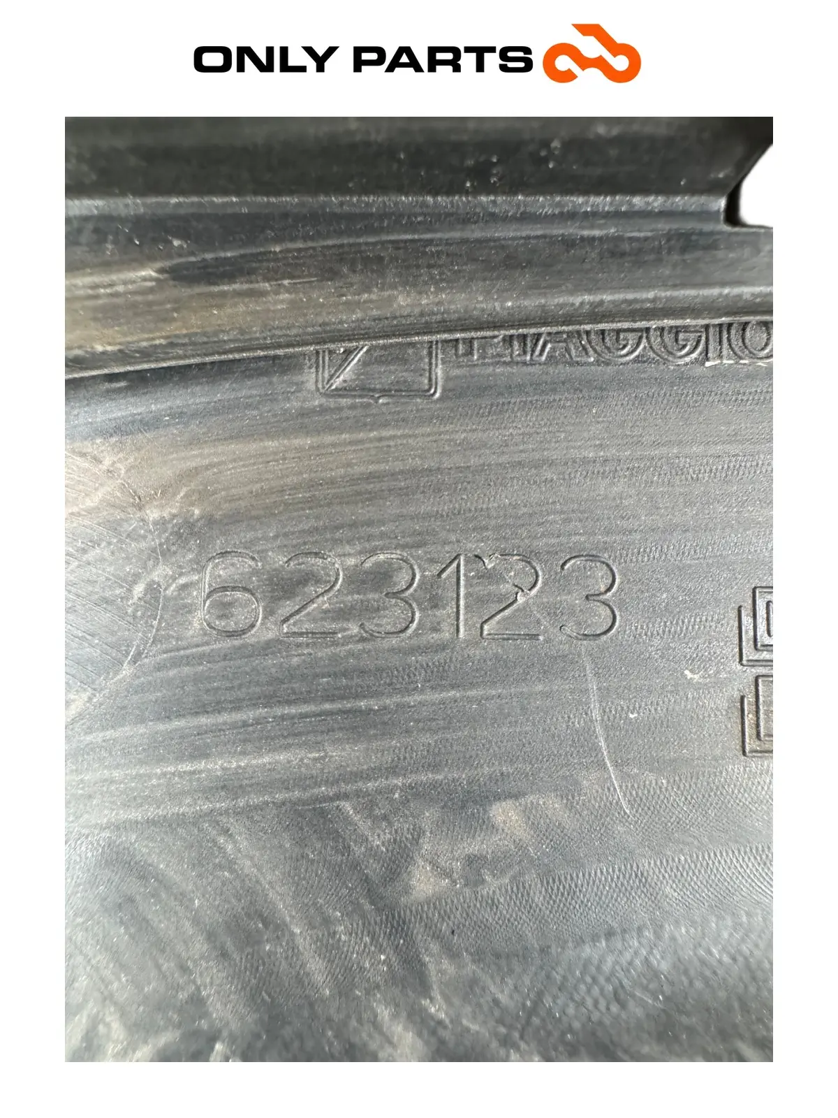 Vano sottosella / vasca portacasco Piaggio MP3 250cc 2009 Grigio usato — foto reale 13